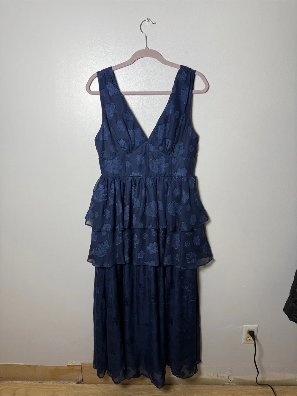 Lulu's Navy Blue Floral Tiered V-Neck Floral Dress Large - Picture 1 of 5